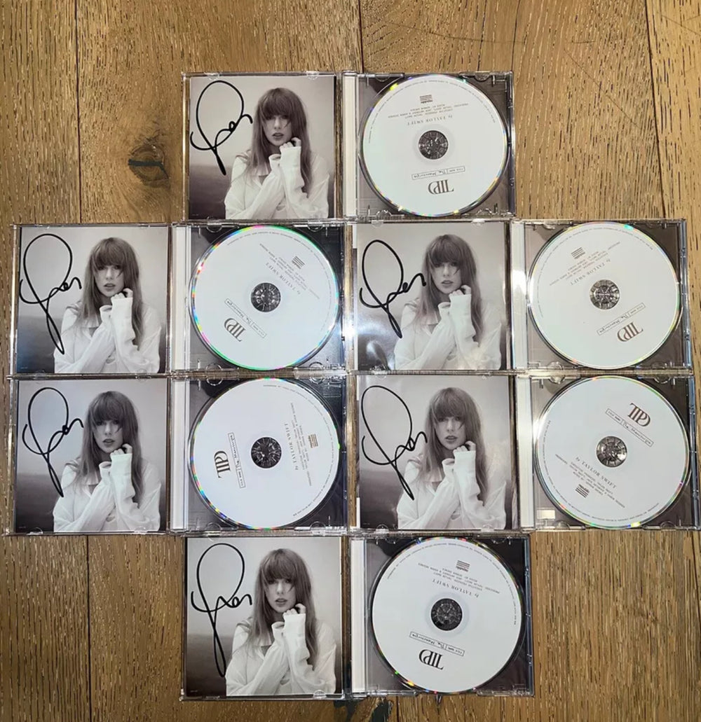 TAYLOR SWIFT SIGNED TTPD CD